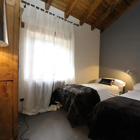 La Caseta De Queixans Con Chimenea Puigcerda